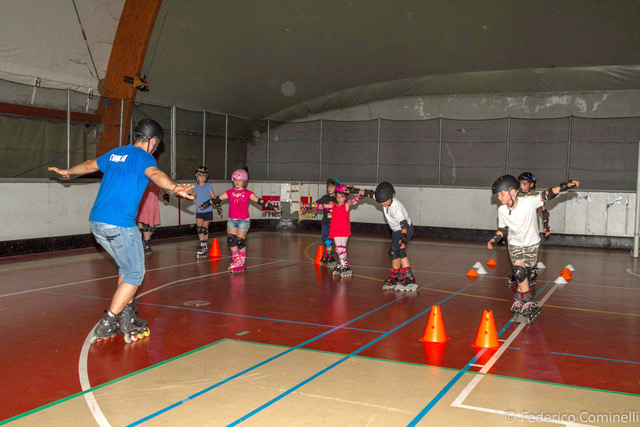 Milanoskating pattinaggio bambini milano