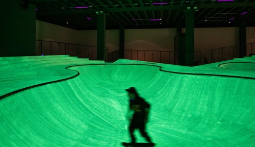 Skatepark fluorescente in Triennale a Milano